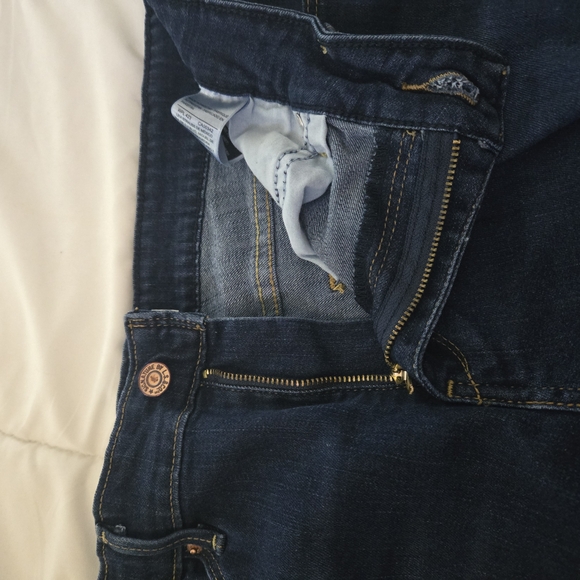 💚 2/$12 or 3/$17 Signature by Levi Strauss Indigo Mid-rise Capri Stretch Jeans - Picture 3 of 9